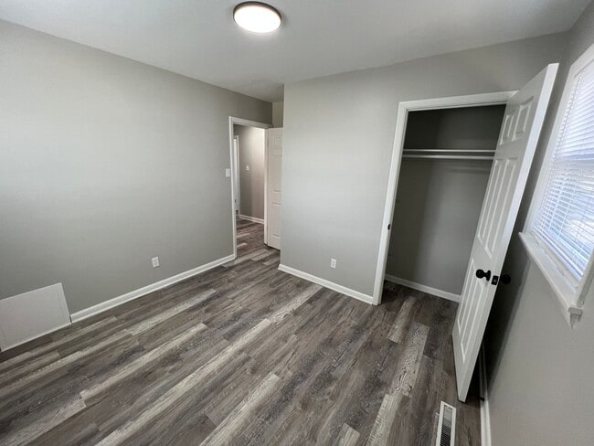 Building Photo - 3 Bedroom Beautifully updated Ranch