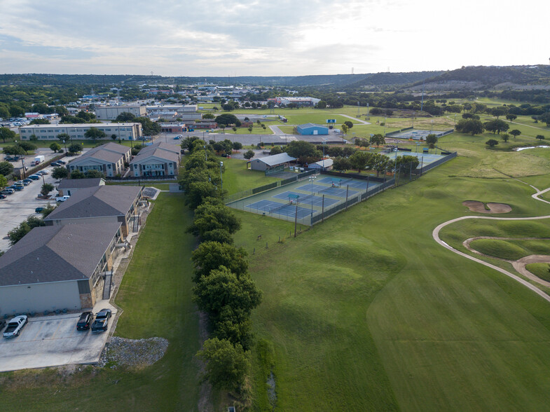 Primary Photo - Country Club Apartments