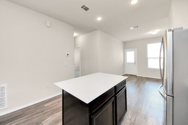 Building Photo - 14626 Sierra Garden Dr