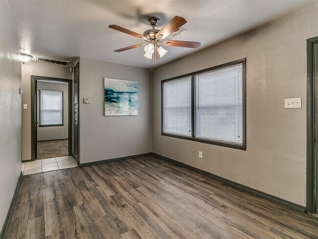 Building Photo - 4209 NE 19th St