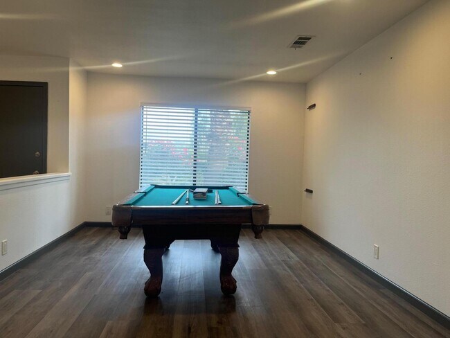 Building Photo - 1233 E Via Escuela