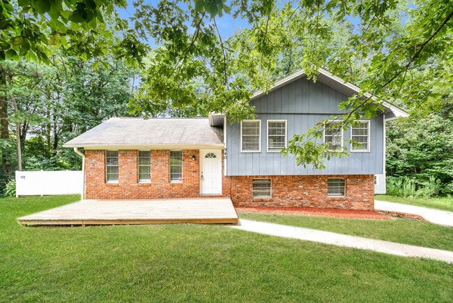 Building Photo - 940 Longview Cir