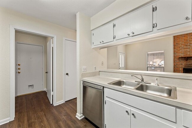 Building Photo - 2518 Howellwood Way