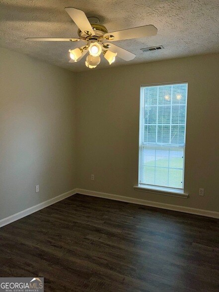 Building Photo - 99 Creek Cir