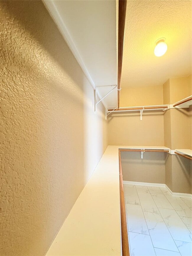 Building Photo - 3927 Blue Monster Cove