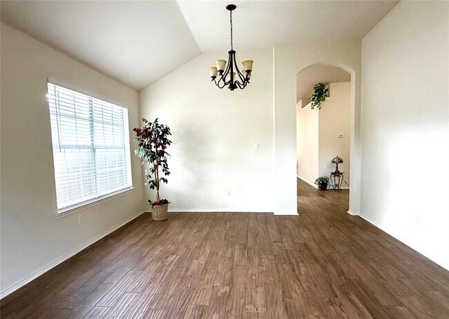 Building Photo - 2325 Clover Ridge Dr