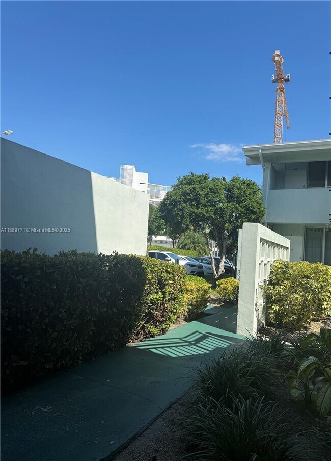 Building Photo - 1070 98th St