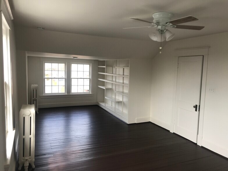 Family Area - 404 Elm St