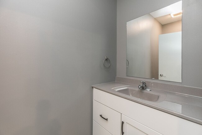 Building Photo - Spacious Townhome with Heated Garage Just ...