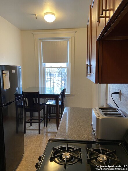 Building Photo - 235 Park Dr