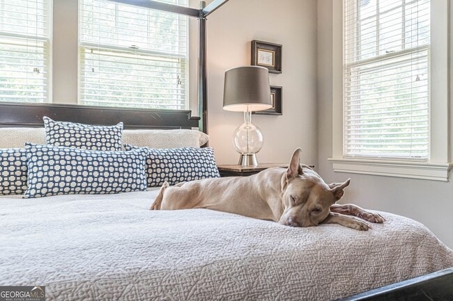 Building Photo - 1878 Cambridge Ave