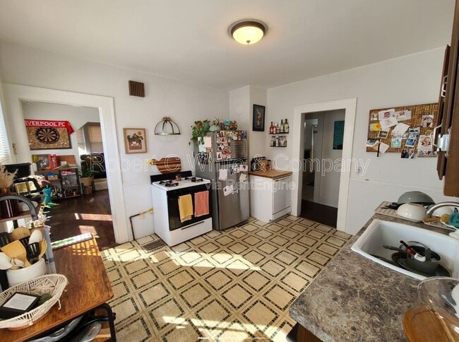 Building Photo - 82 Harborview Ave