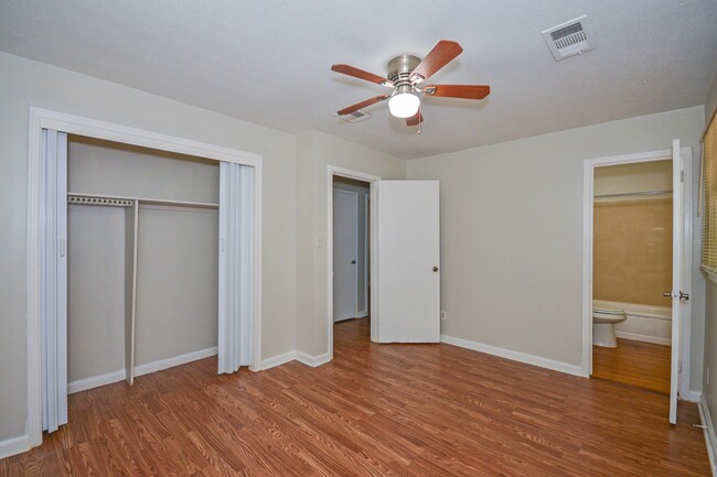 Building Photo - 1138 Perry Hill Rd