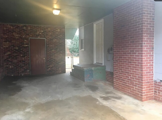 Building Photo - 114 Woodland Dr