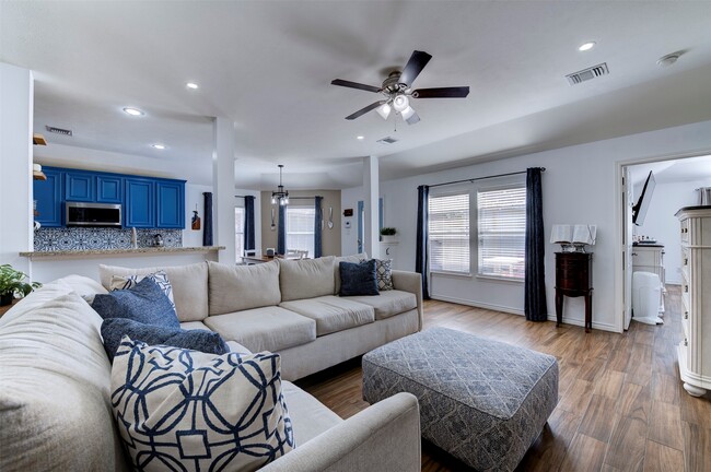 Building Photo - 1423 Sand Lake Ln