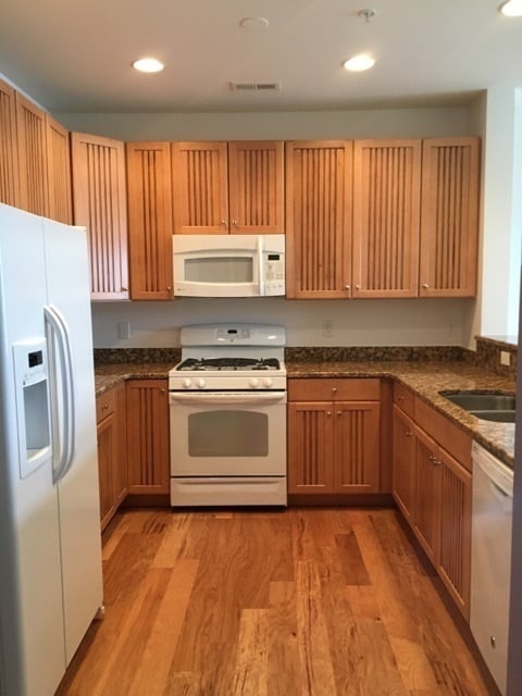Building Photo - Condo in The Grande at Canal Pointe