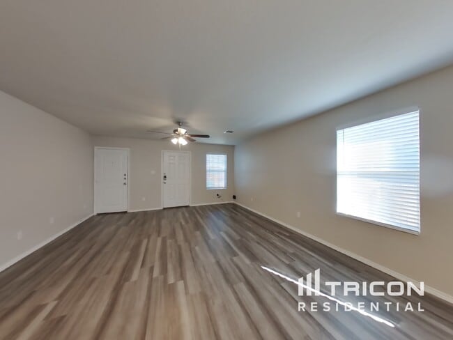 Building Photo - 6526 Beehive Dr