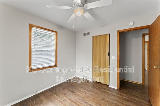 Building Photo - 7809 NE San Rafael Dr