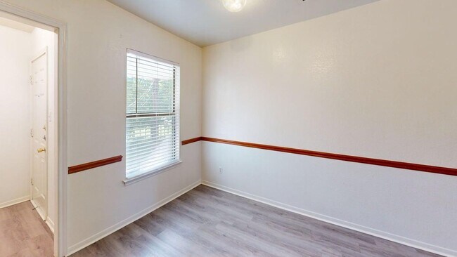 Building Photo - 204 W Truman Ave