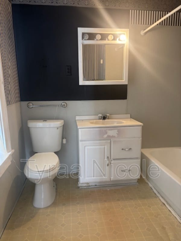 Building Photo - 4235 Glendale Ave