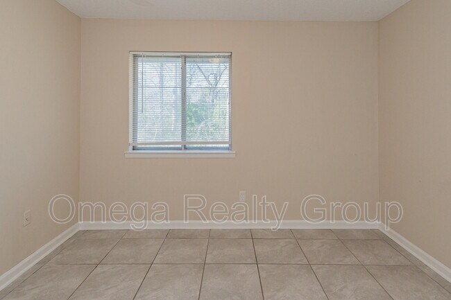 Building Photo - 1600 14th Ave E