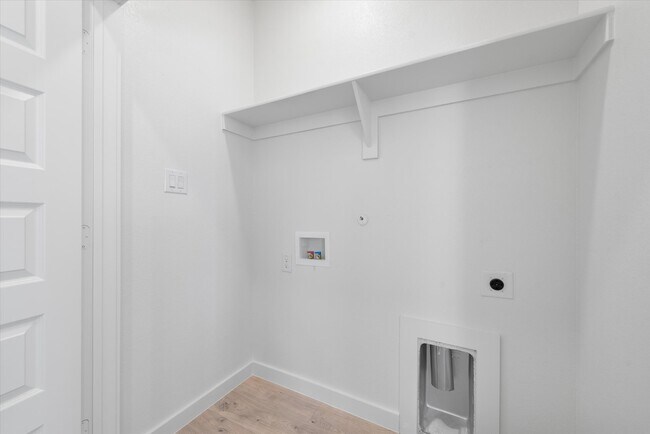 Building Photo - 1207 Chestnut Ct