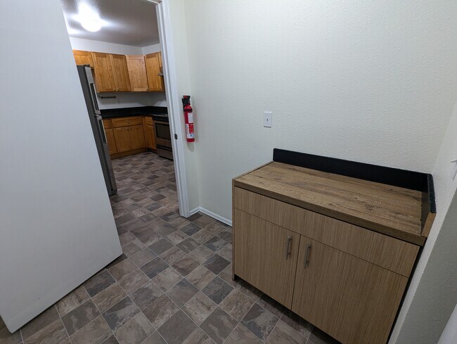 Building Photo - 2 Bed/1 Bath House - 5 min to Lakewood Towne Cntr w/ fenced back