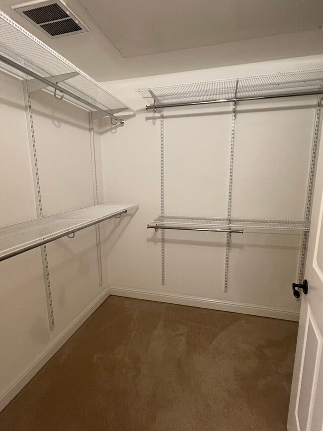 Building Photo - Colony at the Peninsula - 3 Bedroom 2 bath...
