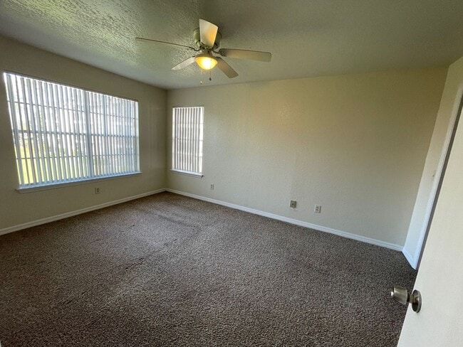 Building Photo - 2550 N Alafaya Trail