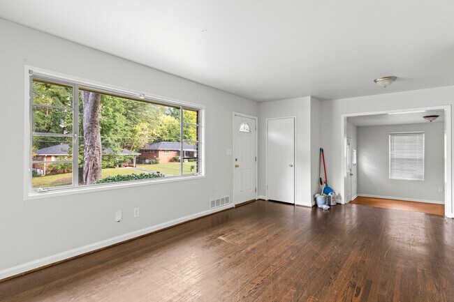 Building Photo - 2788 Lancaster Dr