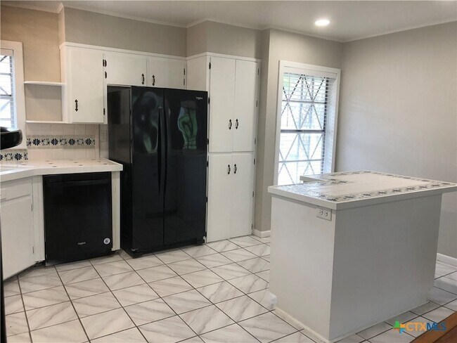 Building Photo - 1175 Canyon Dr