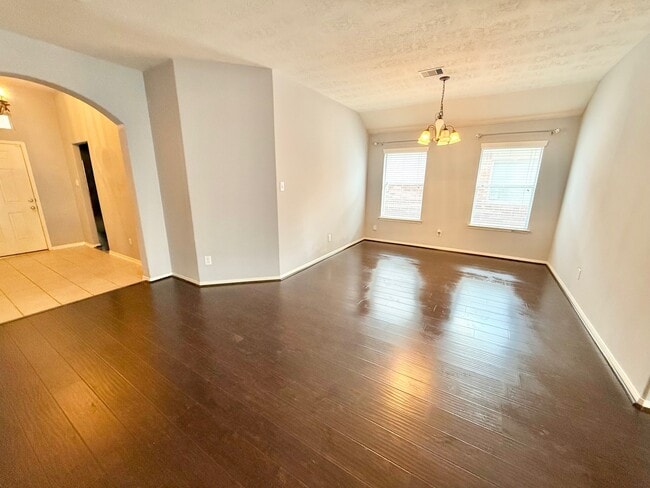 Building Photo - 15107 Summer Sunset Dr