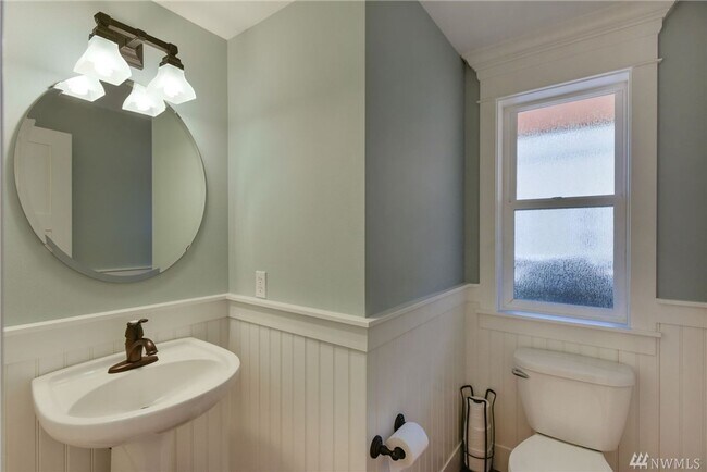 Building Photo - Stunning 3 Bed 2.5 Bath Home in Fremont