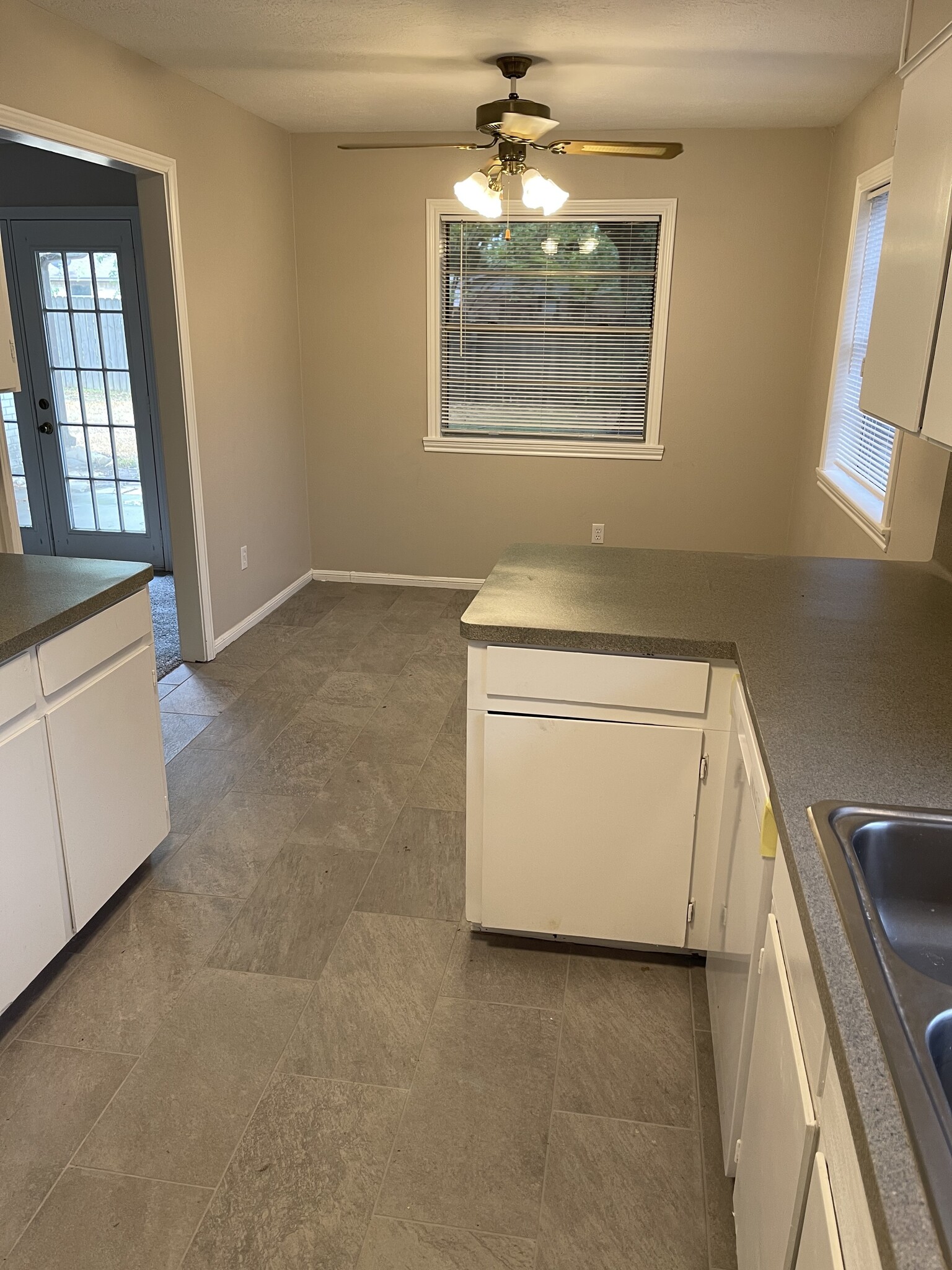 Kitchen - 3008 Longleaf Dr