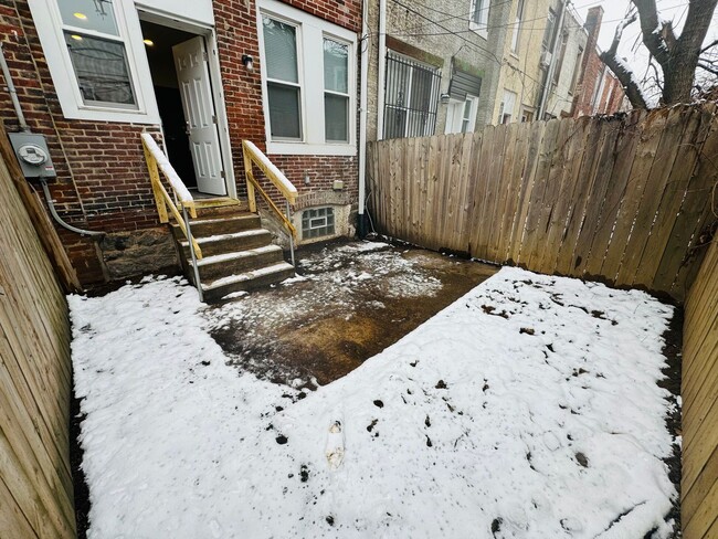 Building Photo - 3b/1b House with rear yard