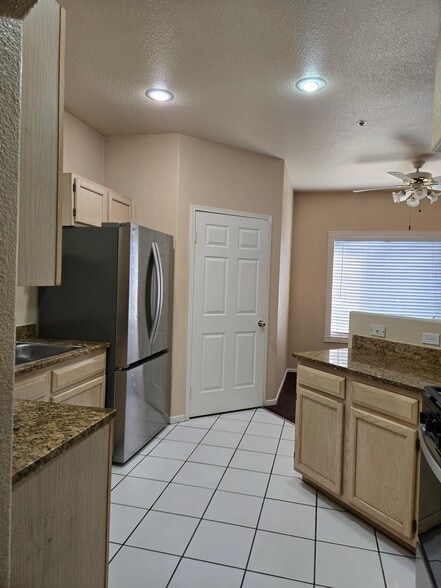 Building Photo - 6480 Annie Oakley Dr