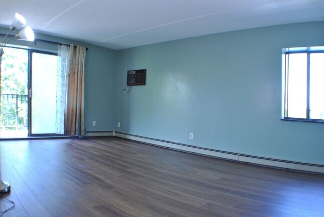 Building Photo - 209 Riverview Ave
