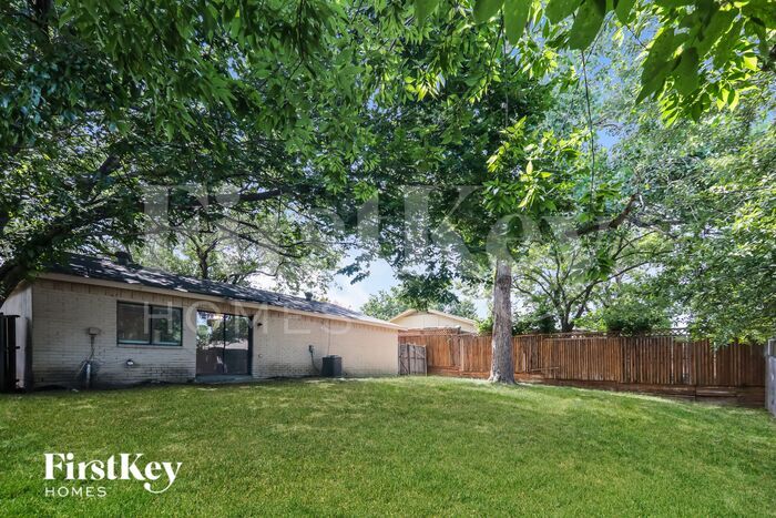 Building Photo - 1205 Colony Dr