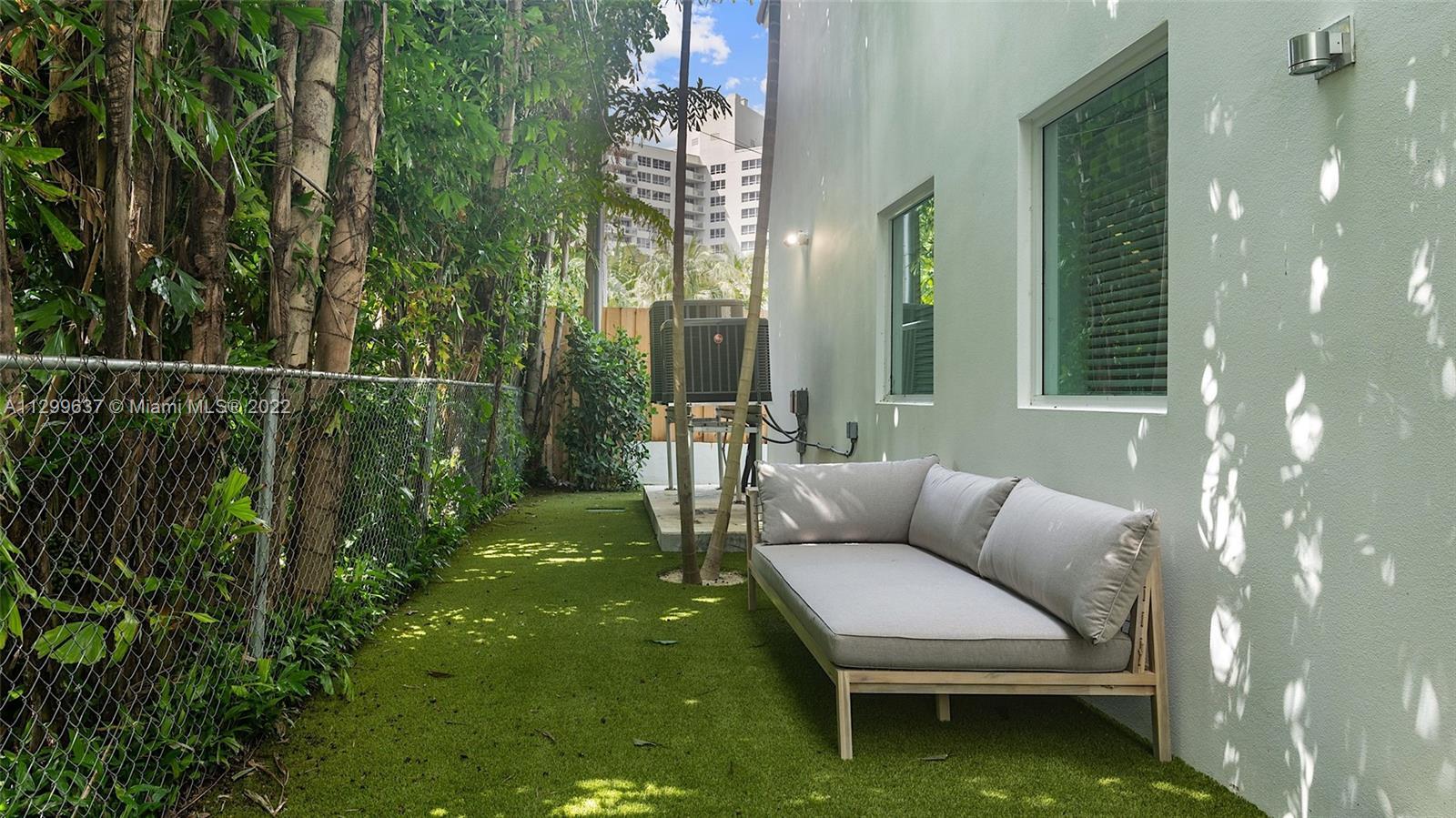 Building Photo - 1310 Flamingo Way