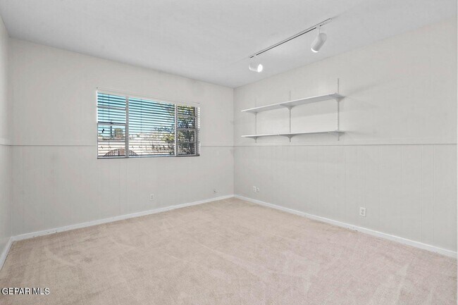 Building Photo - 528 Stonebluff Rd