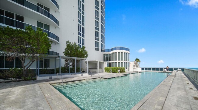 Building Photo - 16001 Collins Ave