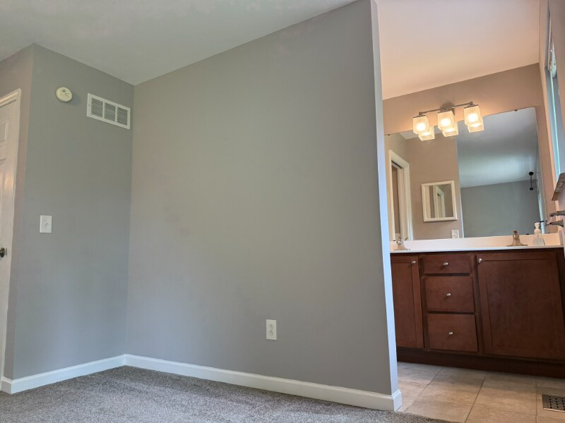 Building Photo - 11350 Meadowside Dr