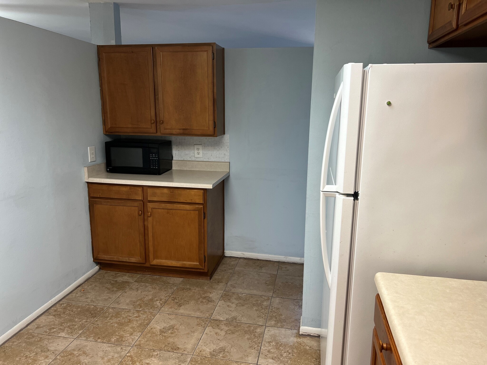 Eat-in kitchen - 10946 W Canterbury Dr
