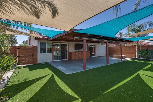 Building Photo - 5231 Dickens Dr