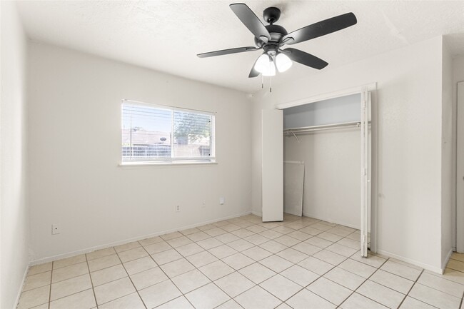 Building Photo - 9811 Mill Shadow Dr