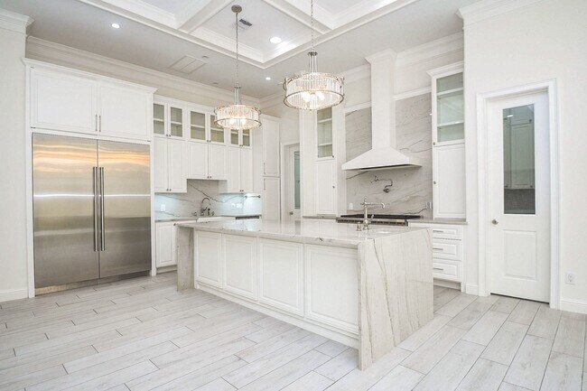 Building Photo - 422 Mignon Ln