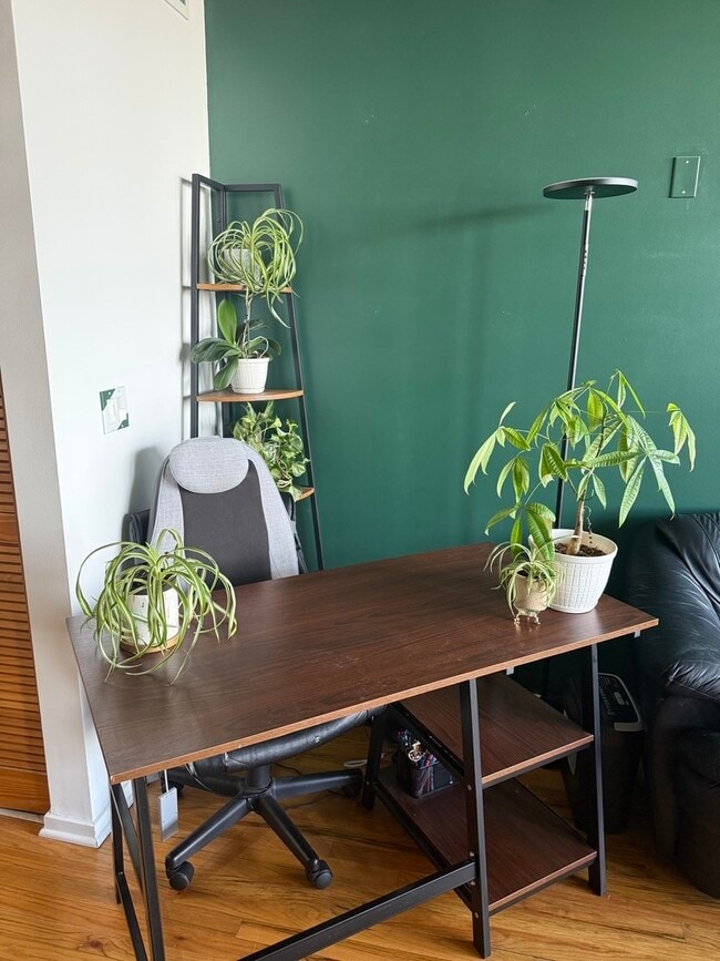 Building Photo - 6 S Laflin St