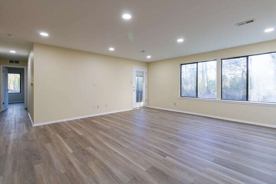 Building Photo - 1813 Meerbrook Ct