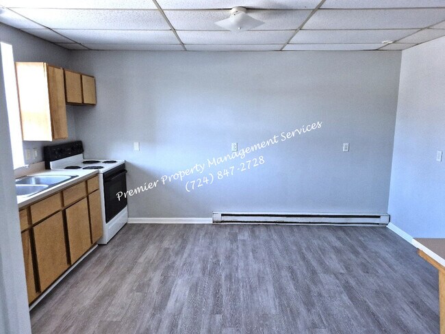Building Photo - 542 Midland Ave