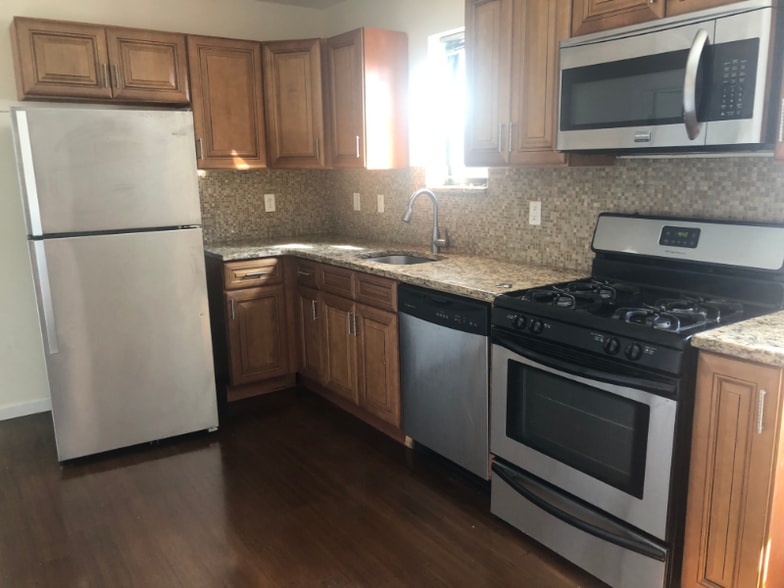 Building Photo - 529 54th St